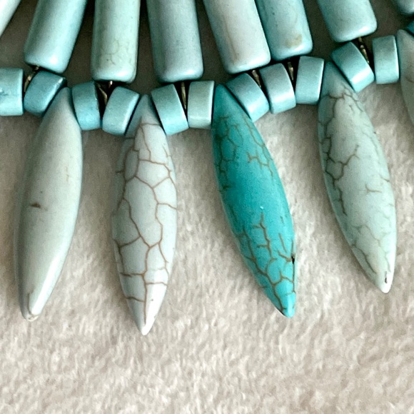 Beaded Turquoise Necklace/w Rhinestones - Picture 16 of 17